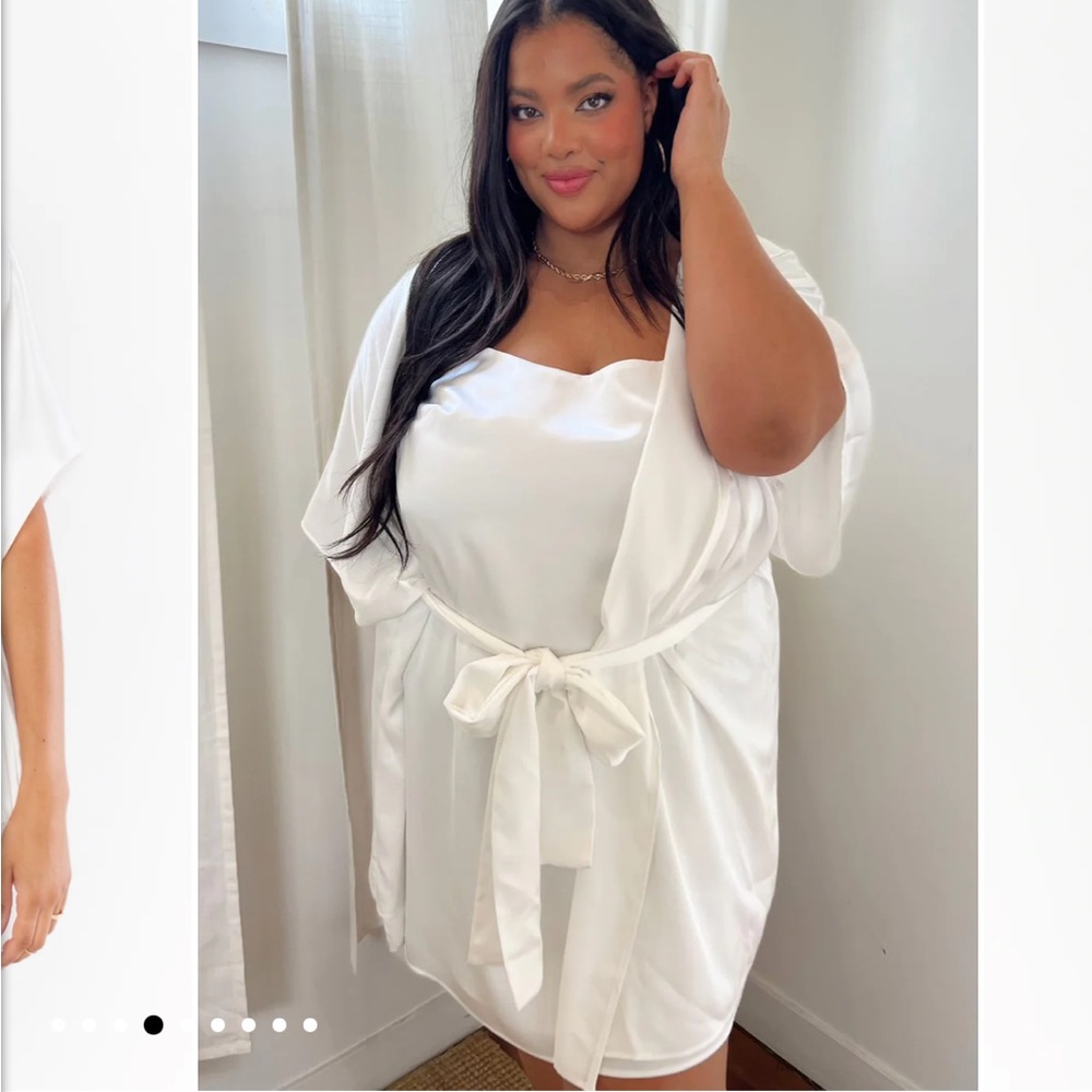 NWT Show Me Your MuMu First Look Robe Ivory 1X